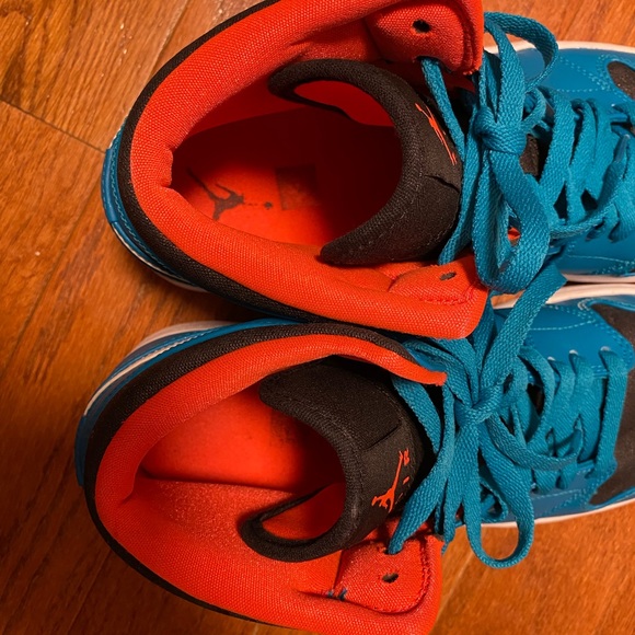 Air Jordan 1 Mid: Tropical Teal/Infrared 23, size 12 - Picture 6 of 7